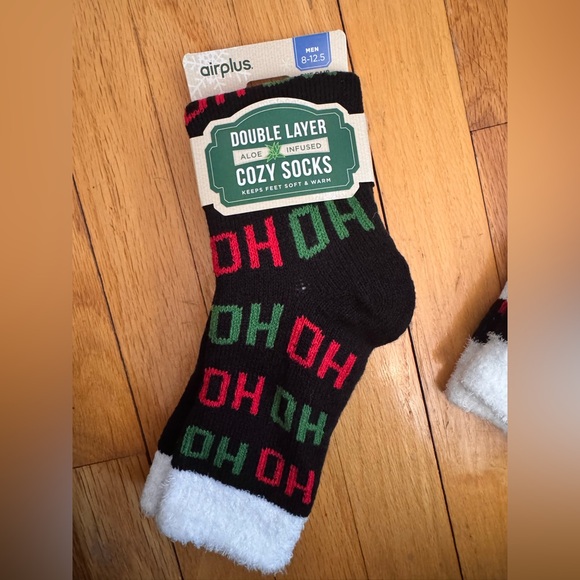 Airplus Cozy Aloe Infused Double Layer Warm & Soft Socks NEW Christmas Themed - Picture 1 of 4